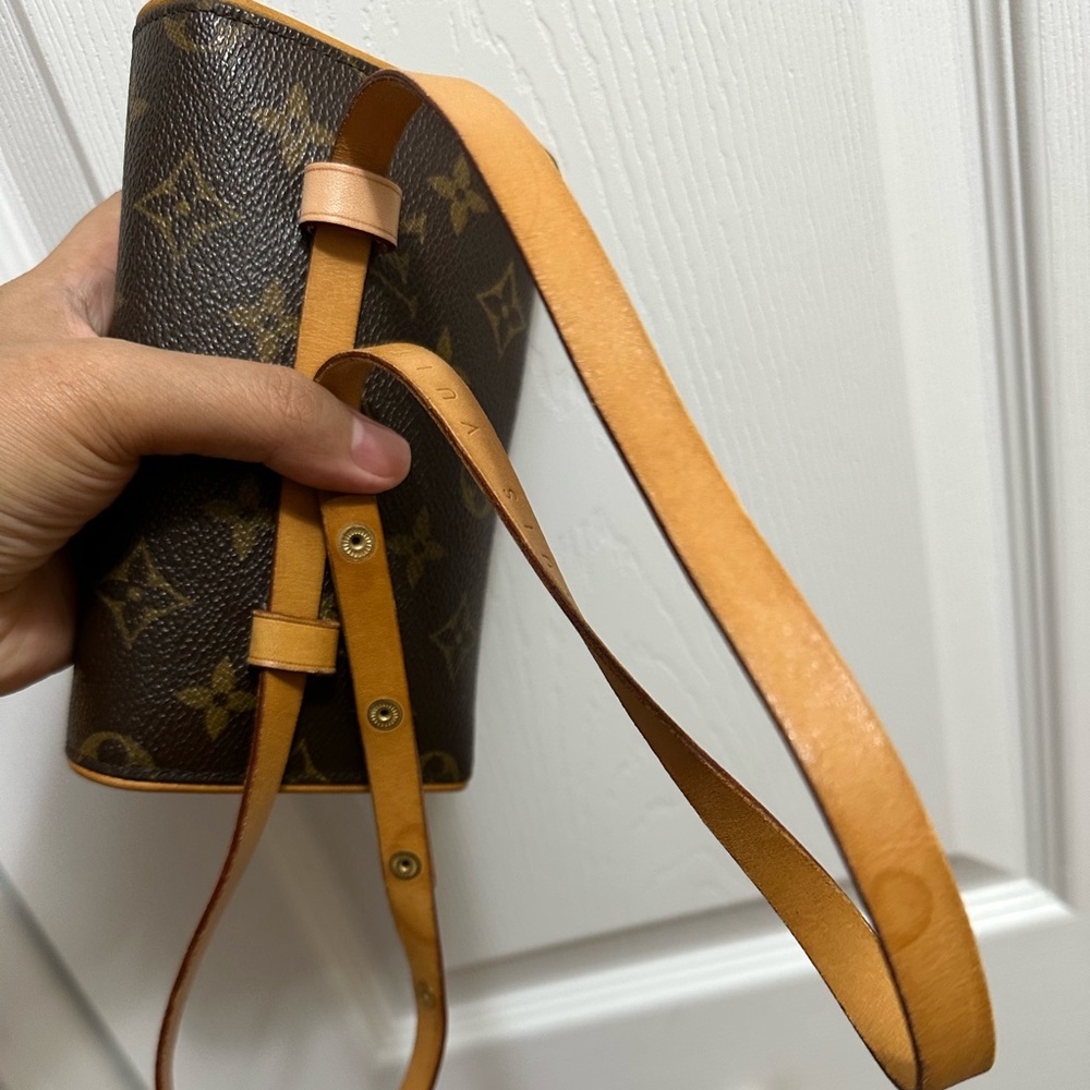 Louis Vuitton Pochette Florentine Monogram Canvas Belt Bag - Picture 4 of 15